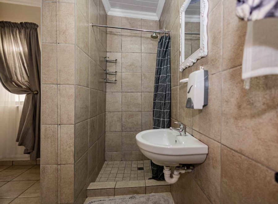 To Let 1 Bedroom Property for Rent in Oakdale Western Cape